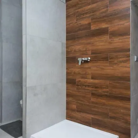 Luxury Two Bedroom With Two Bathrooms In Karlin By Easybnb