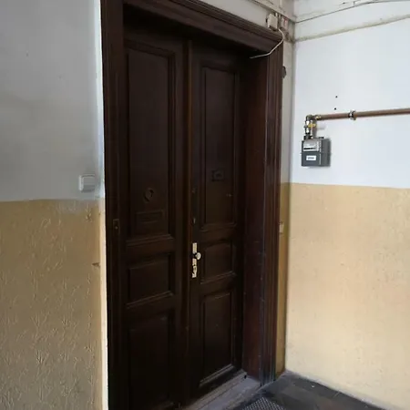 Luxury Two Bedroom With Two Bathrooms In Karlin By Easybnb * פראג